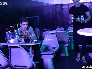 Late murk clubbers enjoy a hard be thrilled by to end the night&excl;